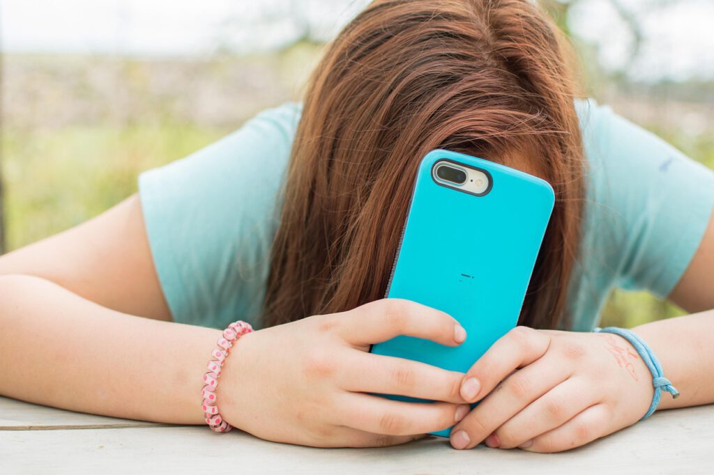 teen, iphone, smartphone, girl, teenager, young, technology, student, self-confidence, female, teen, teenager, teenager, teenager, teenager, teenager, self-confidence